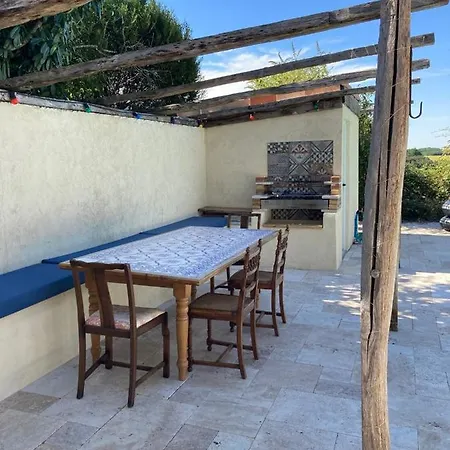 Rustic With Stunning Swimming Pool Hébergement de vacances *