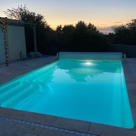 Hébergement de vacances Rustic With Stunning Swimming Pool