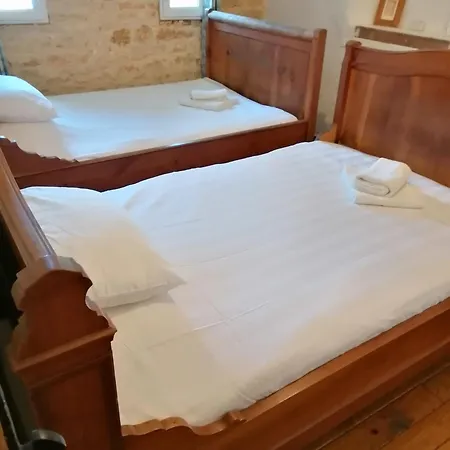 Hébergement de vacances Rustic With Stunning Swimming Pool