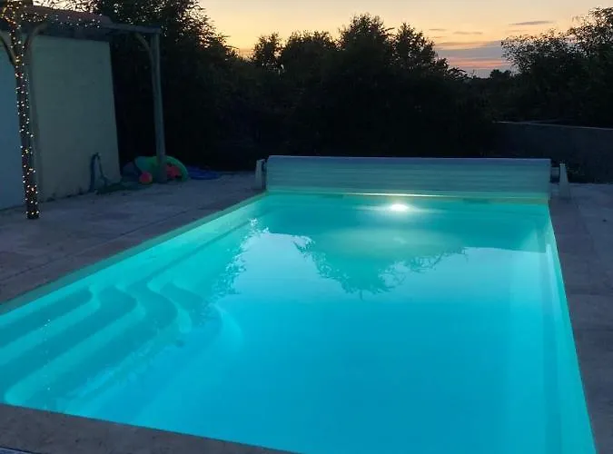 Dom wakacyjny Rustic With Stunning Swimming Pool