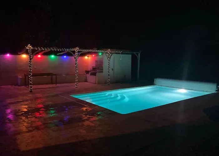 Dom wakacyjny Rustic With Stunning Swimming Pool