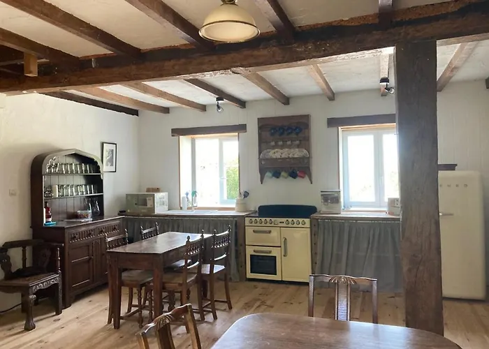 Rustic With Stunning Swimming Pool Dom wakacyjny