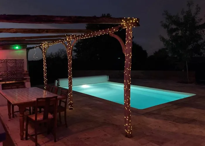 Rustic With Stunning Swimming Pool Saint-Front (Charente)