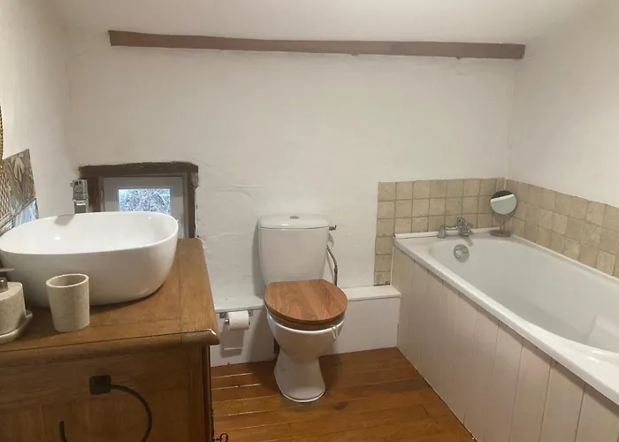 Rustic With Stunning Swimming Pool Dom wakacyjny