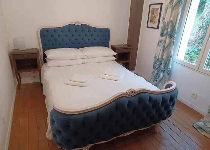 Rustic With Stunning Swimming Pool Dom wakacyjny